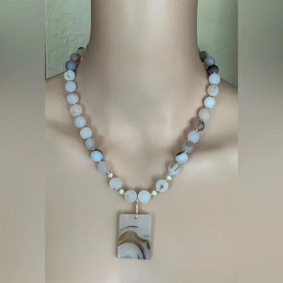 22 inch Matte Flower Agate bead necklace NWOT - Picture 15 of 15